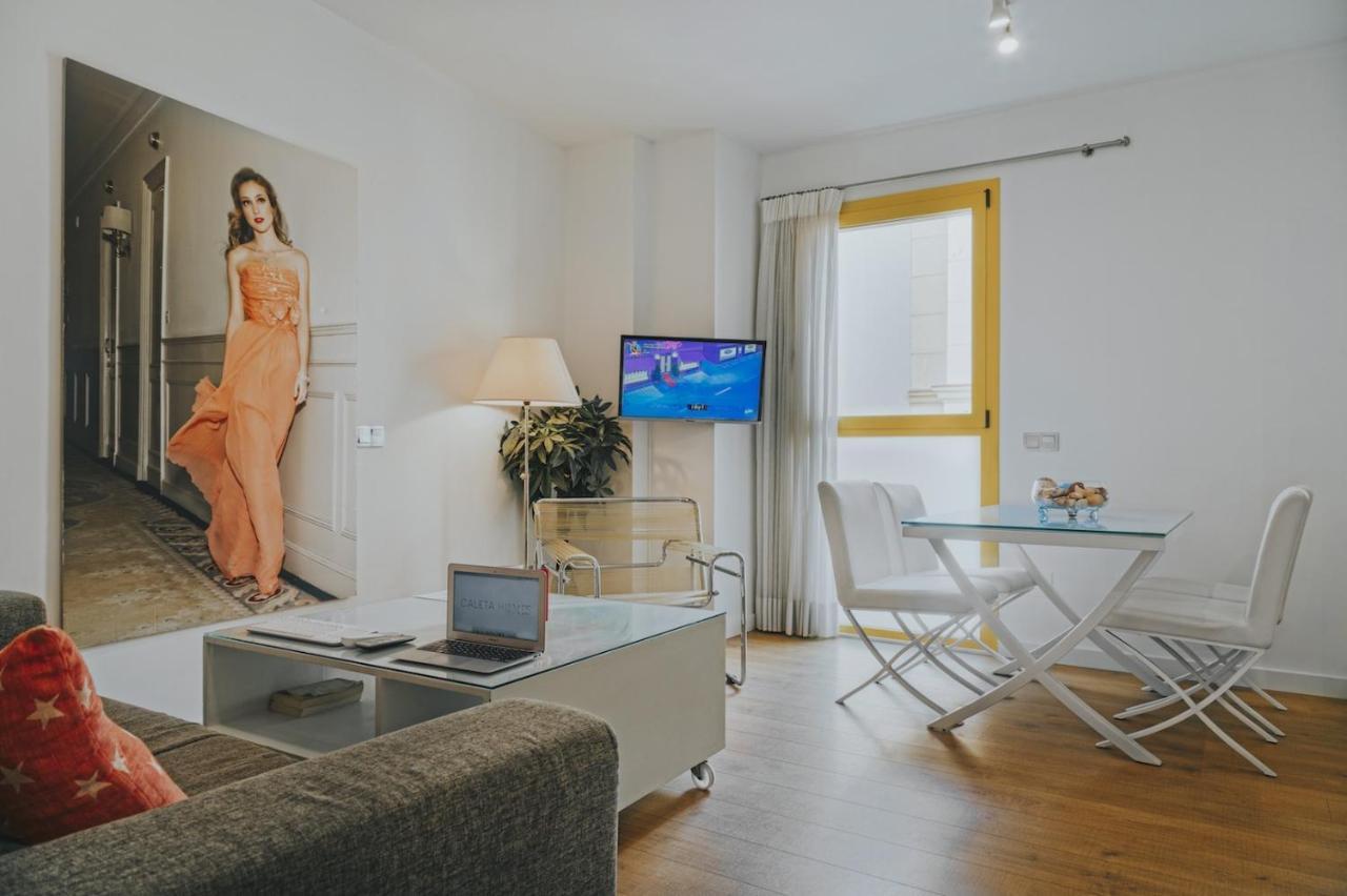 Caleta Homes - Apartamentos Pompidou Malaga Bagian luar foto