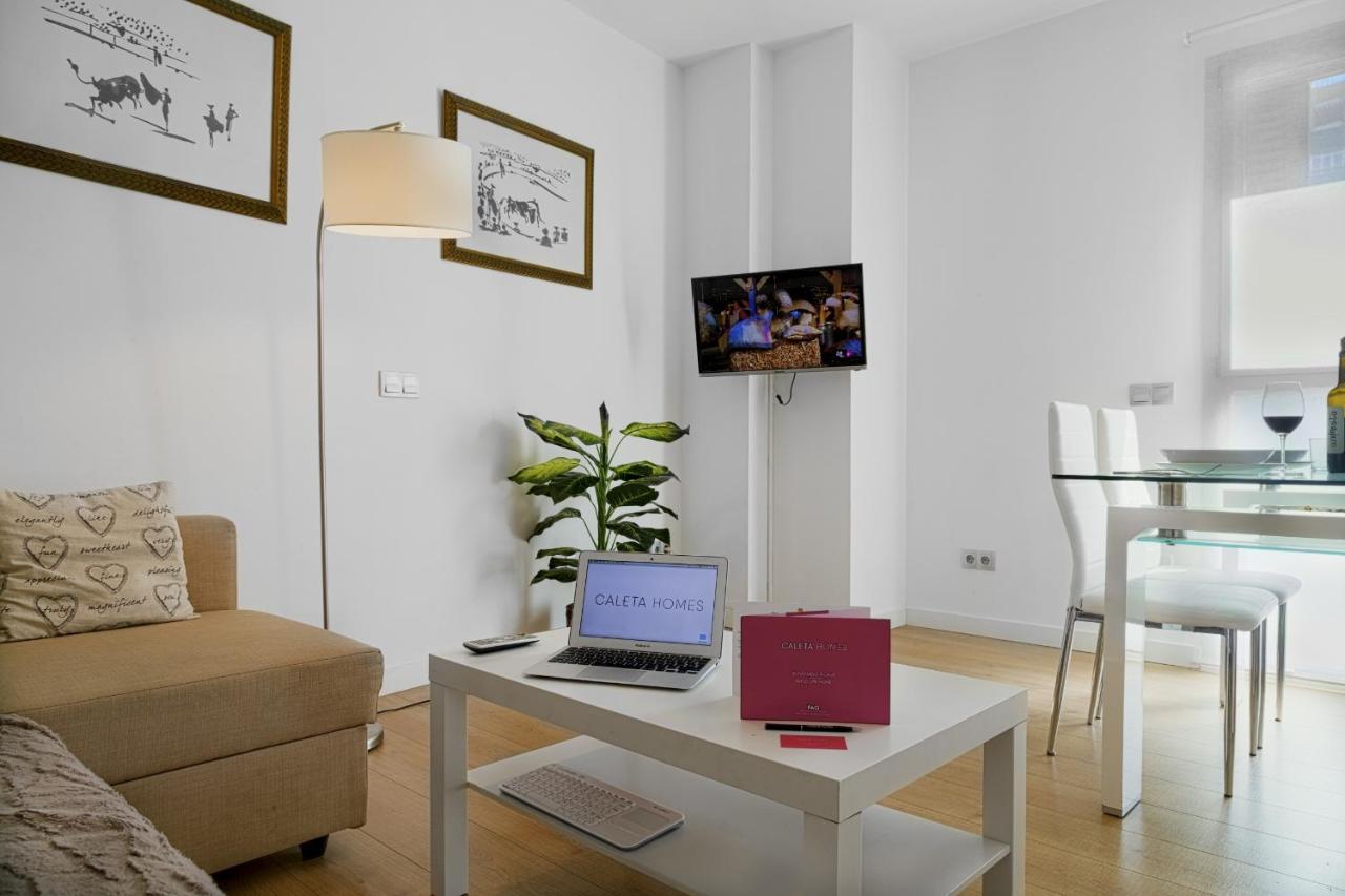 Caleta Homes - Apartamentos Pompidou Malaga Bagian luar foto